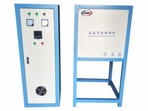 Glass melting furnace